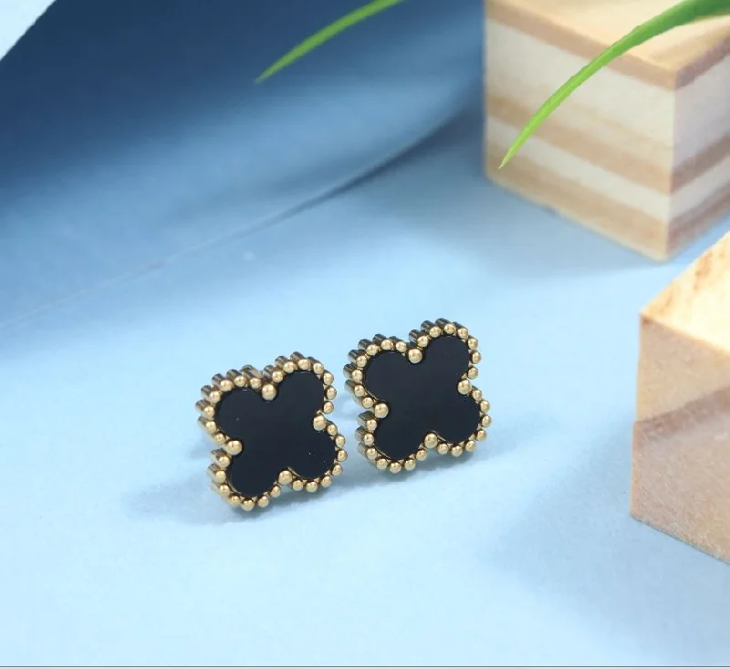 Heart Shaped Earrings-Tarohi JewelsStainless Steel Anti Tarnish Black and White Clover Stud Earrings - STNER 5338