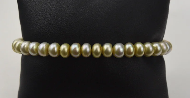 Trendy Crystal Bracelets-Golden Green Button Pearl Elastic Bracelet