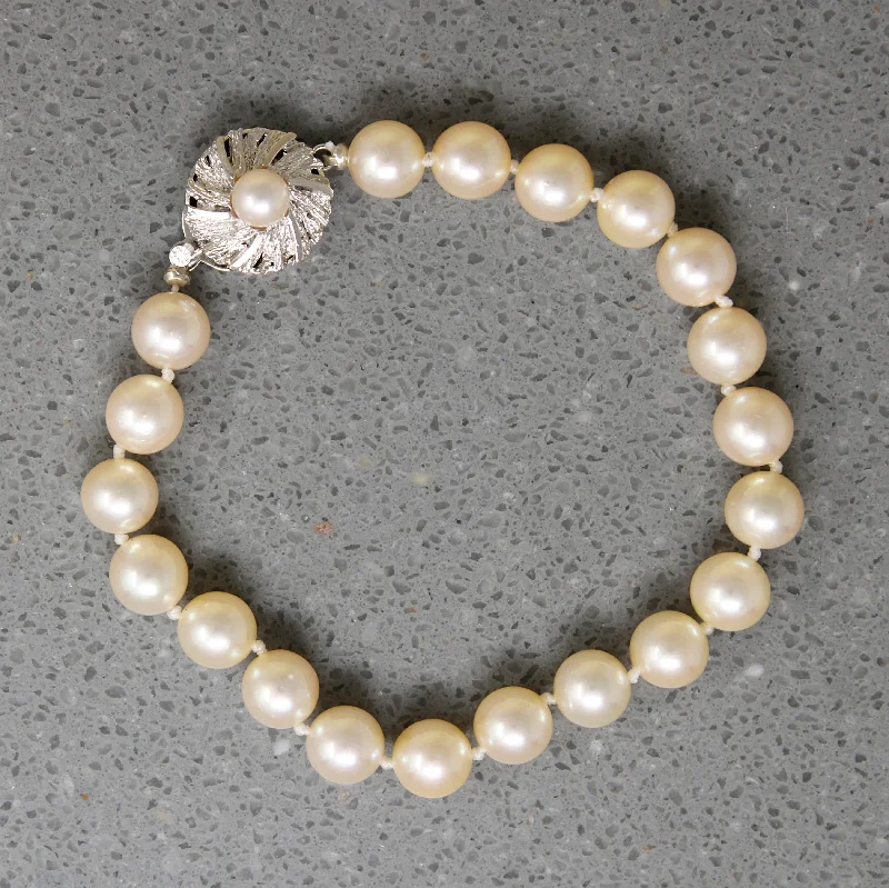 Personalized Wedding Bracelets-Cultured Pearl Bracelet with Pretty Silver Clasp